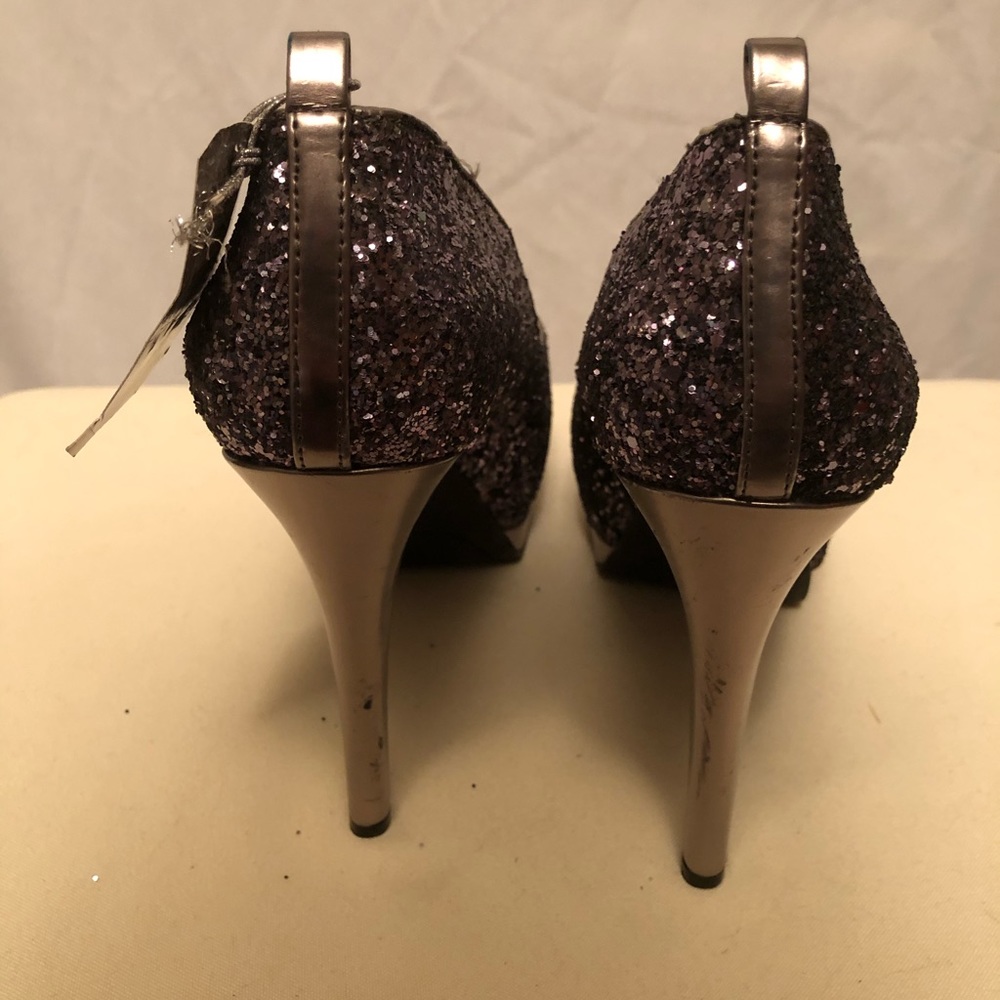 Mossimo Pewter Sparkle Heel - Picture 3 of 7